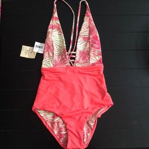 Maaji one piece - maaji x altar’d state